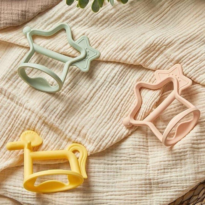  Gặm nướu đeo tay silicon hình ngôi sao-hình voi Moyuum Hàn Quốc 