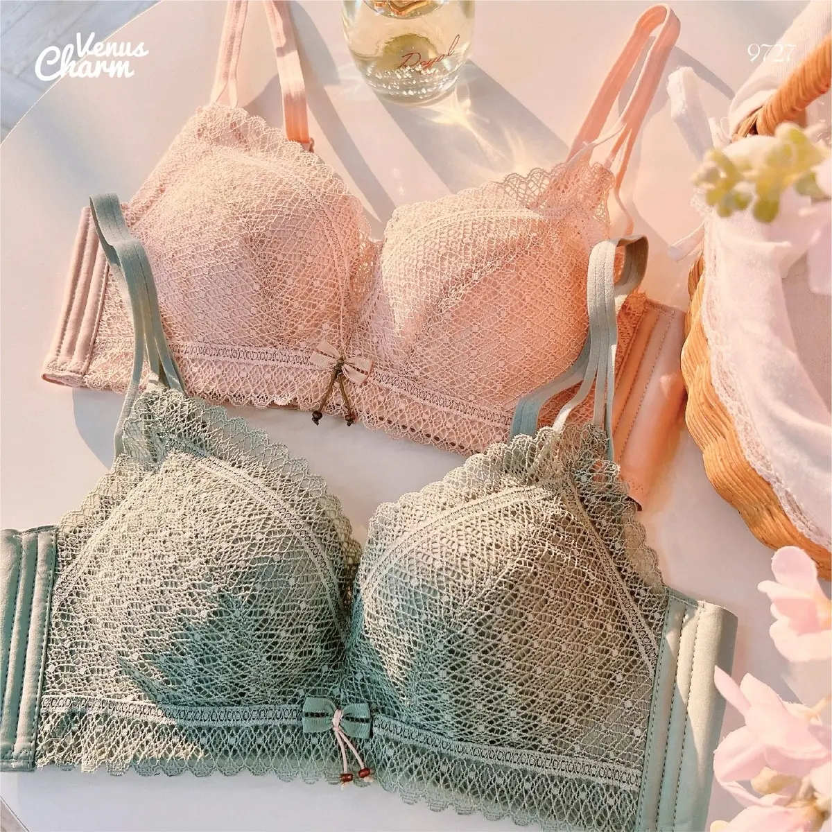Áo Lót Nữ Không Gọng, Đệm Dày 9727 Venus Charm Kem Hồng