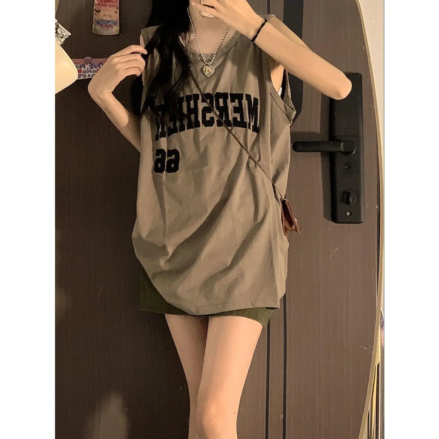 Áo Vest Đường Phố Cao Cấp, Phong Cách Cổ Điển Mỹ Áo Hai Dây Áo Thun Không Tay Dành Cho Nữ, Thể Thao, Dễ Thương Và Gợi Cảm, Với Thiết Kế Chữ Cái, Dài Trung Bình Thích Hợp Cho Mùa Hè, Áo Trên