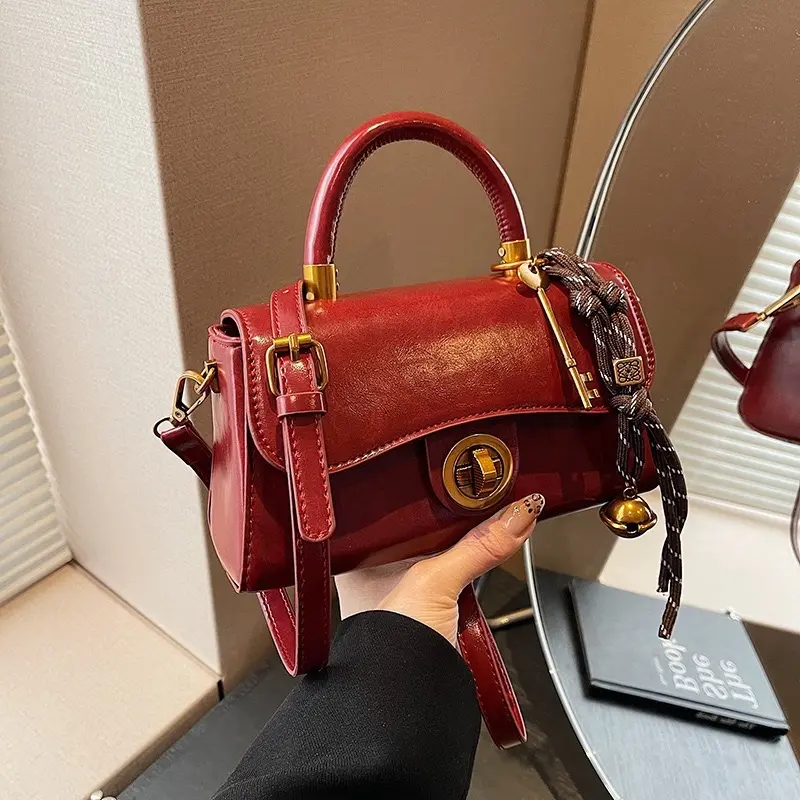 Túi xách nữ A112 thời trang đeo chéo cầm tay tặng kèm móc khoá hàng quảng châu cao cấp ( size 22cm) 0