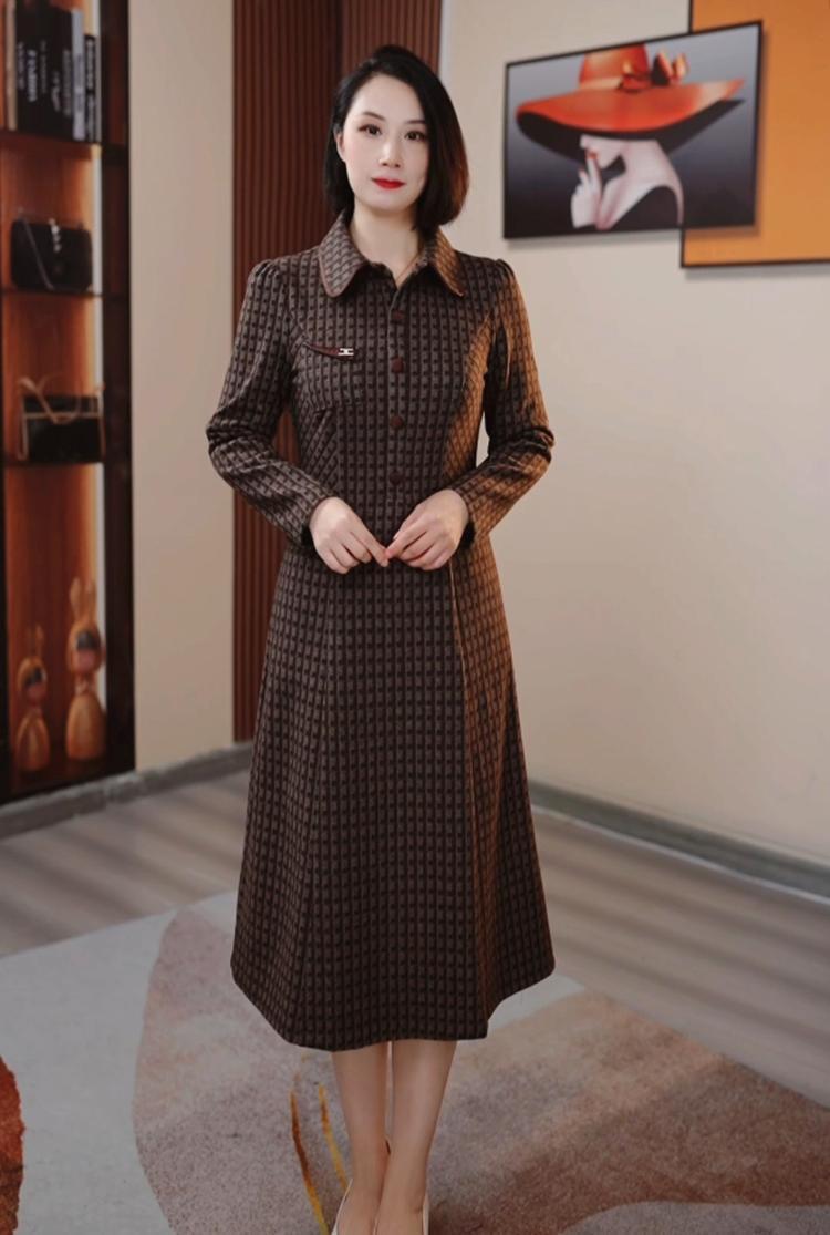 Product Introduction of Quần Áo Mùa Thu, Váy Sườn Xám Cải Tiến, Thời Trang, Váy Phong Cách Phương Tây Thanh Lịch, Thích Hợp Cho Phụ Nữ Trung Người Già Và Cao Tuổi Hàng Mới Về, Phong Cách Trung Người Già 7