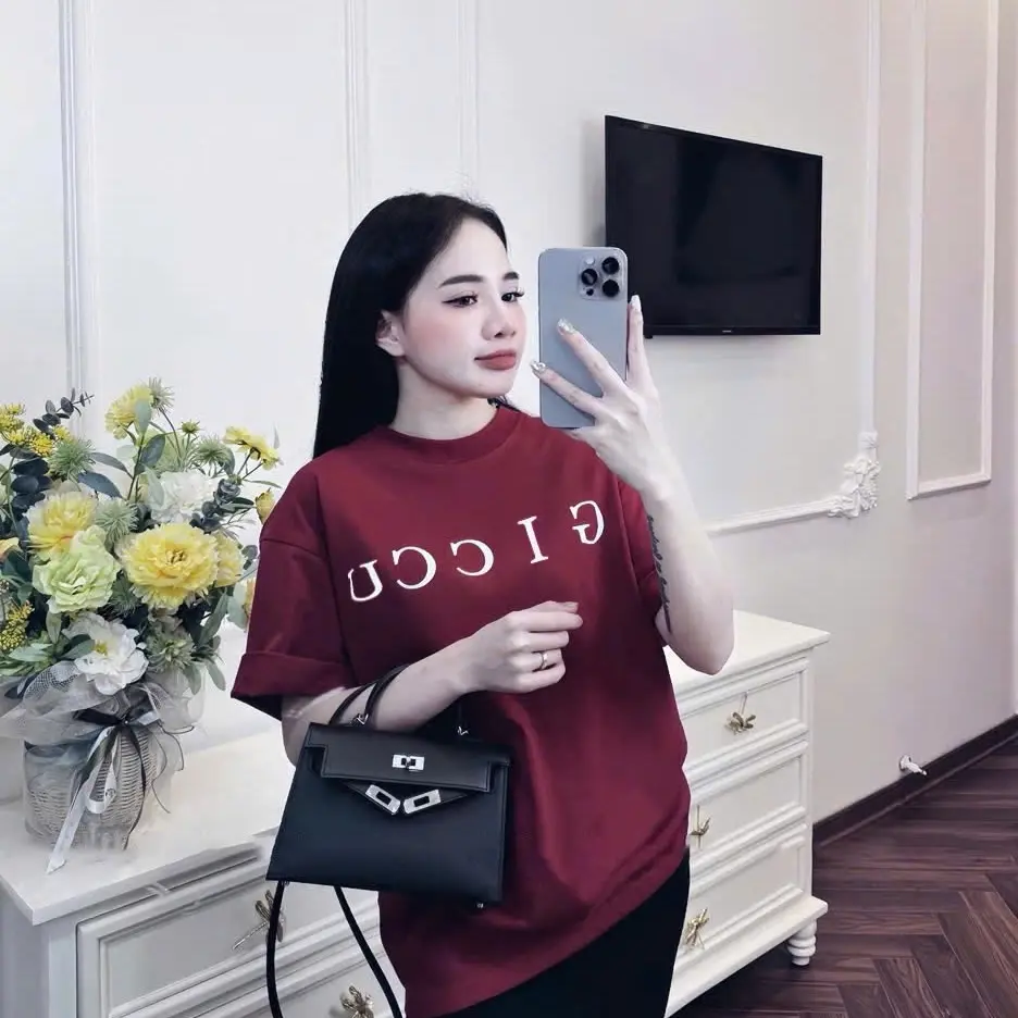 ÁO PHÔNG HÌNH CHỮ BAGIC GHÚCHÌ BẢN [ IN CAO SU] NỮ Top