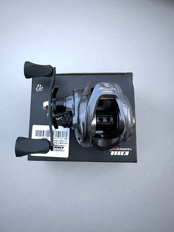 Máy Ngang Câu Lure Cemreo Tay Tráii Màuu Xám Bạccc