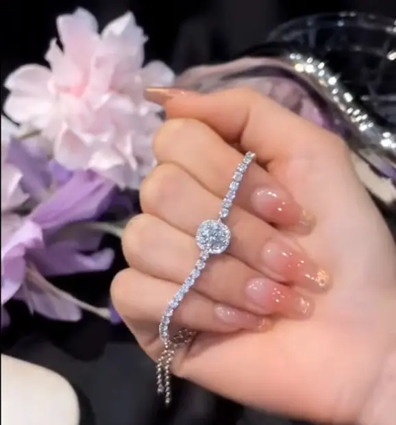 Lắc tay đính full đá MOIS sang trọng thanh lịch ĐÁ CHỦ 7.3LY VÒNG TAY LẮC CHÂN