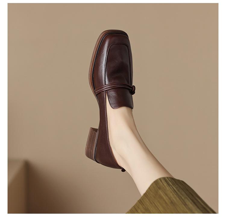 Product Introduction of 2025 Summer New Fashion Square Toe Shoes For Women Retro British Style Small Leather Shoes New Mid-Heel Single Shoes 5
