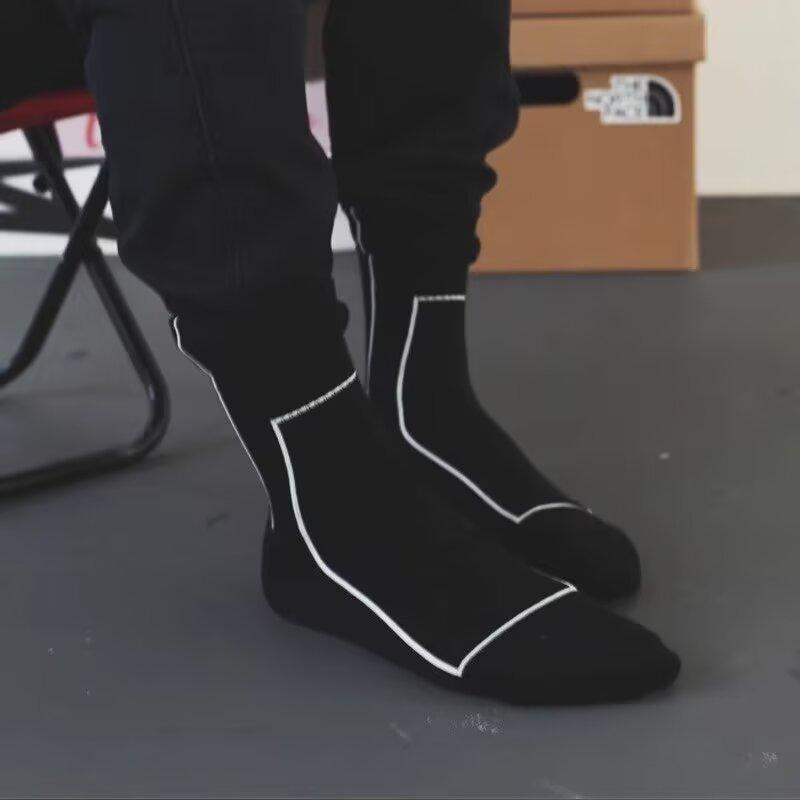 Product Introduction of Men Socks New Korean Style Male & Female Middle Tube Cotton Street Hip-Hop Sports Personalized Skate Stockings Casual Socks Fitness Running Basketball Men Antibacterial Sweat-Absorbent Socks 9