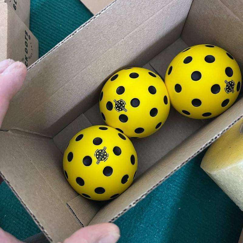 Bóng Pickleball chống ồn - Bóng foam mềm Black Dots - Tập Pickleball tại nhà 2