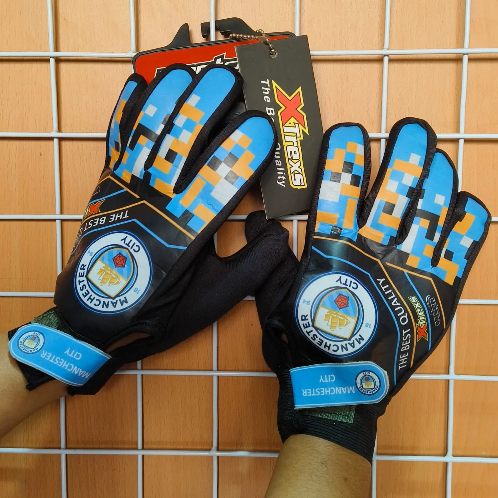 Sarung tangan kiper model terbaru berbagai logo