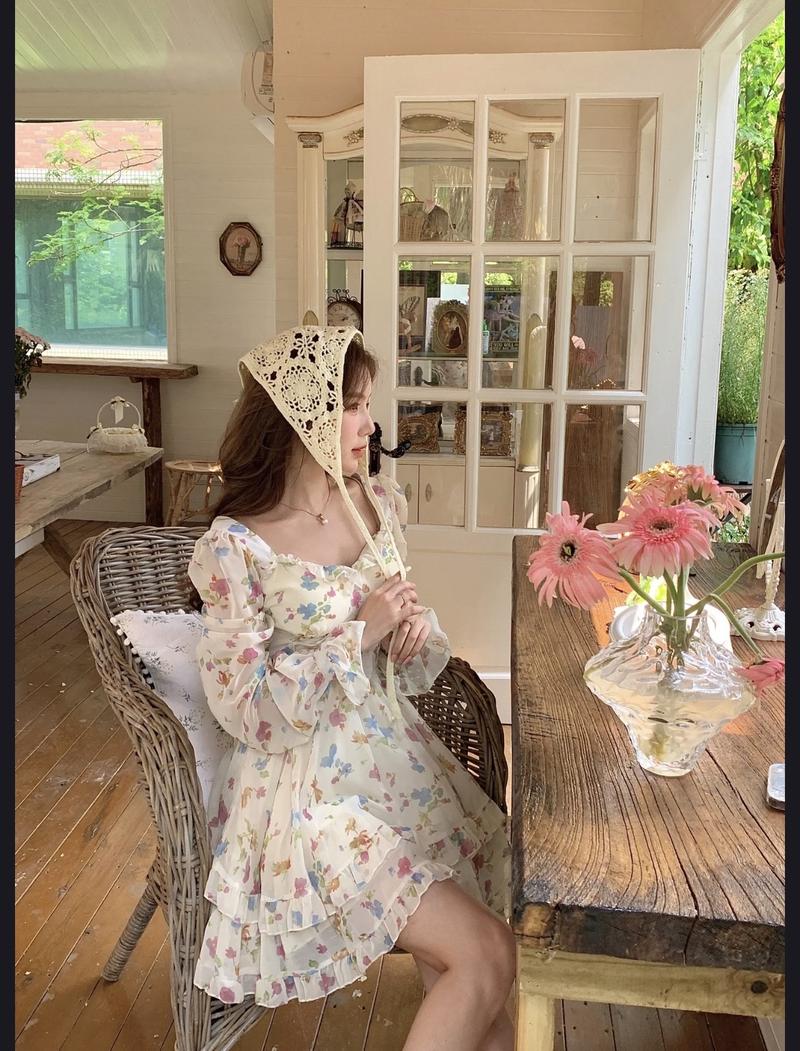 Product Introduction of Đầm Tiểu Thư Ulzzang Chất Voan Hoa Nhí Form Ngắn Xoè Tay Dài 9