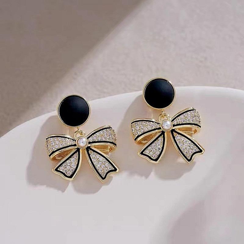 Product Introduction of S925 Silver Gold Plated Fashion Heart Shape Jewelry Earrings for Women Wholesale 0