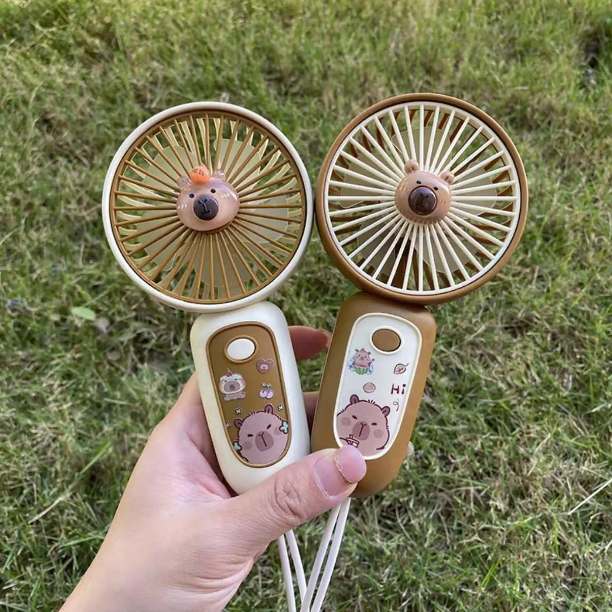 Quạt Tích Điện Cầm Tay Mini Capybara Đáng Yêu - Quạt Tích Điện Kèm Sạc USB Nhỏ Gọn Kèm Dây Treo Siêu Hot