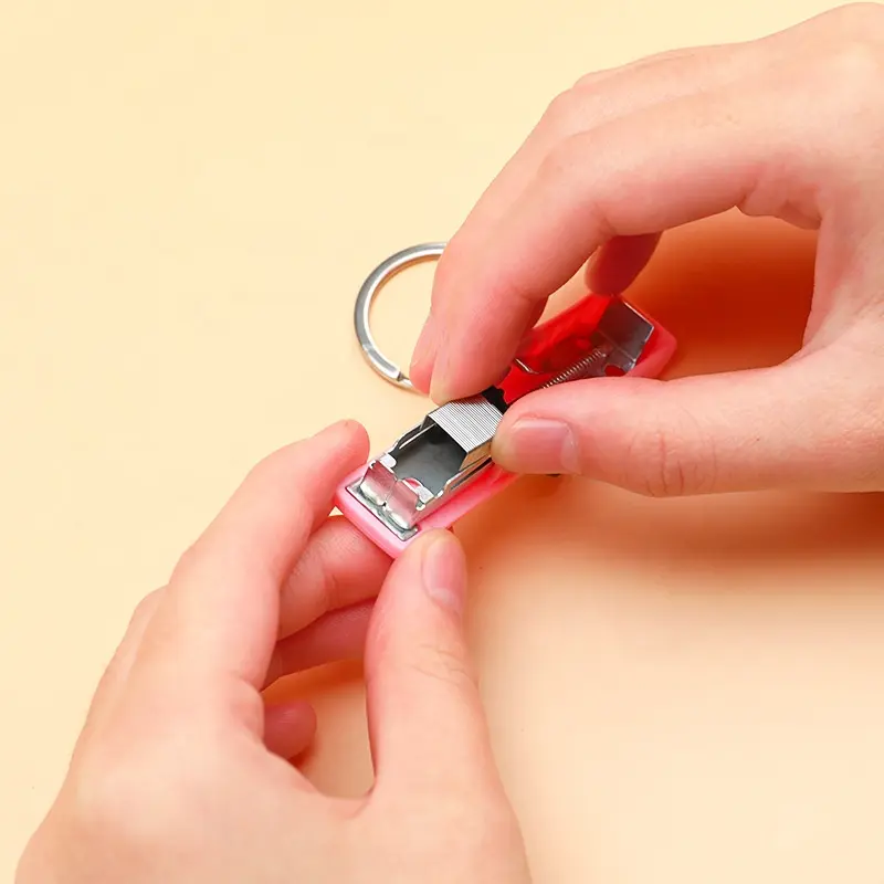 Staples Mini Stationery Karakter Cute Gantungan Kunci Stapler Souvenir Hekter ATK010 - XOBOX 5