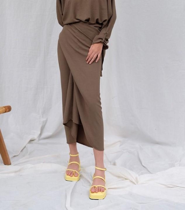 Mera and Jenar -Larindu Skirt Polos 2