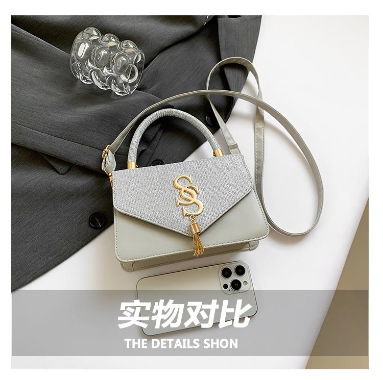 Product Introduction of Túi Vuông Nhỏ Chất Lượng Cao, Thời Trang Mới, Thiết Kế Chữ Cái Và Tua Rua, Dây Xích Xích, Thích Hợp Cho Phụ Nữ, Túi Đeo Vai Tongqin, Phổ Biến Năm Nay Bag 6