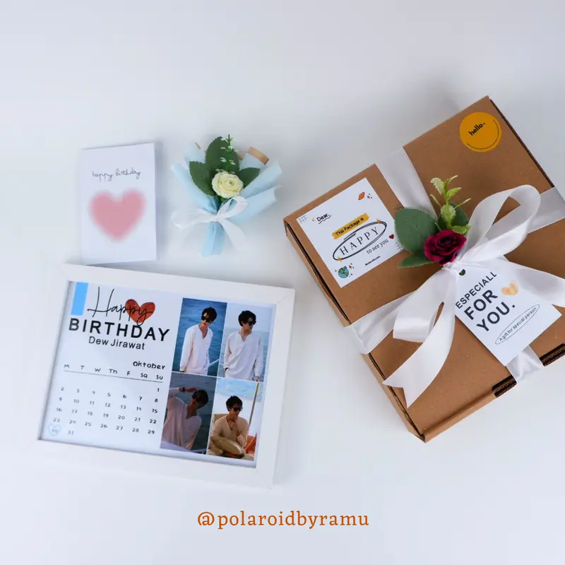 CETAK FOTO PLUS BINGKAI KACA MINIMALIS / BINGKAI / KADO COSTUM ULANG TAHUN / BIRTHDAY / WISUDA / GRADUATION / PERNIKAHAN / WEDDING / ANNIVERSARY / UCAPAN TERIMA KASIH / HAMPERS 0