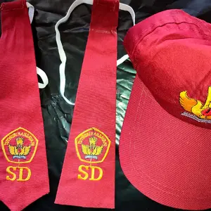 Topi dan Dasi SD Seragam Sekolah