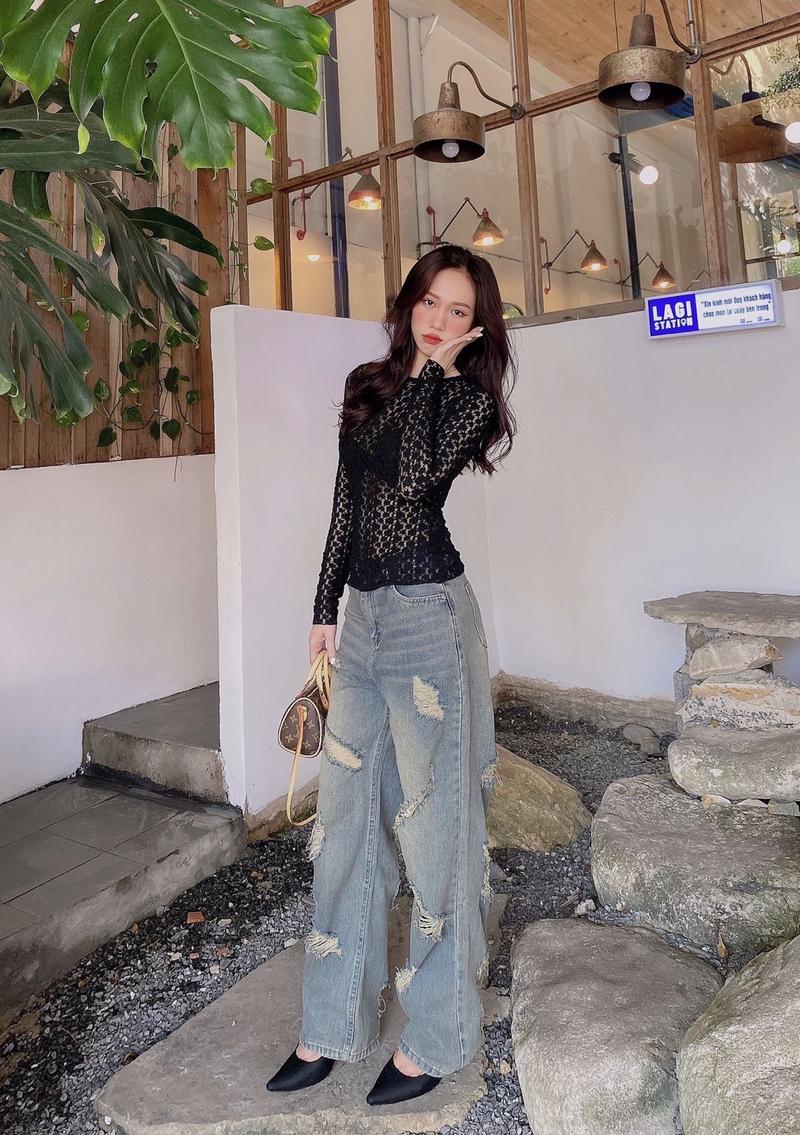 Product Introduction of QUẦN JEAN SUÔNG RÁCH TÁM VỆT - Chất liệu : Jean - Màu sắc : Xanh Nữ 29