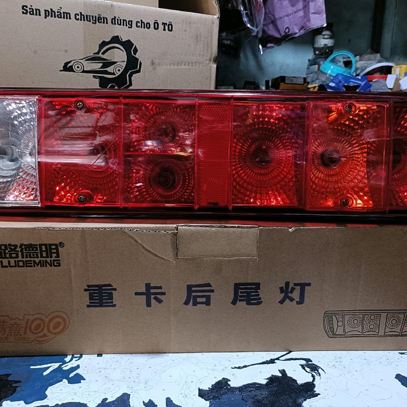 Đèn Hậu Xe Tải CHENGLONG H7 - HOWO 0
