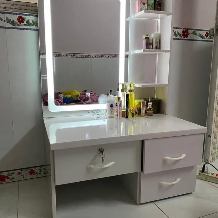 Bàn trang điểm 3 hộc khoá 0