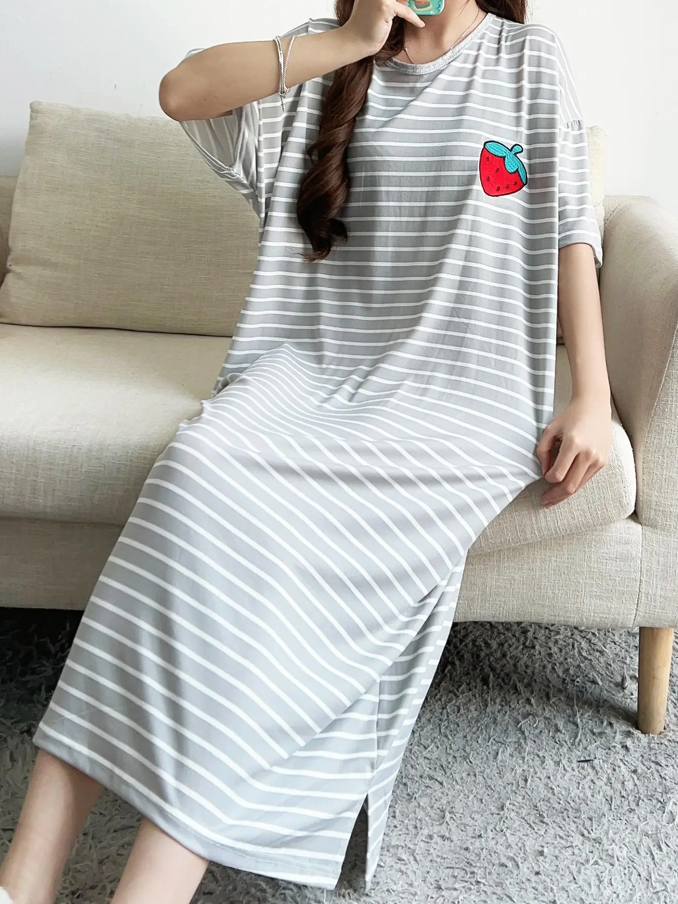 Women's Strawberry Patched Striped Print Split Hem Nightdress, Casual Soft Comfortable Round Neck Drop Shoulder Long Nightdress for Summer, Ladies Sleepwear for Indoor Wear