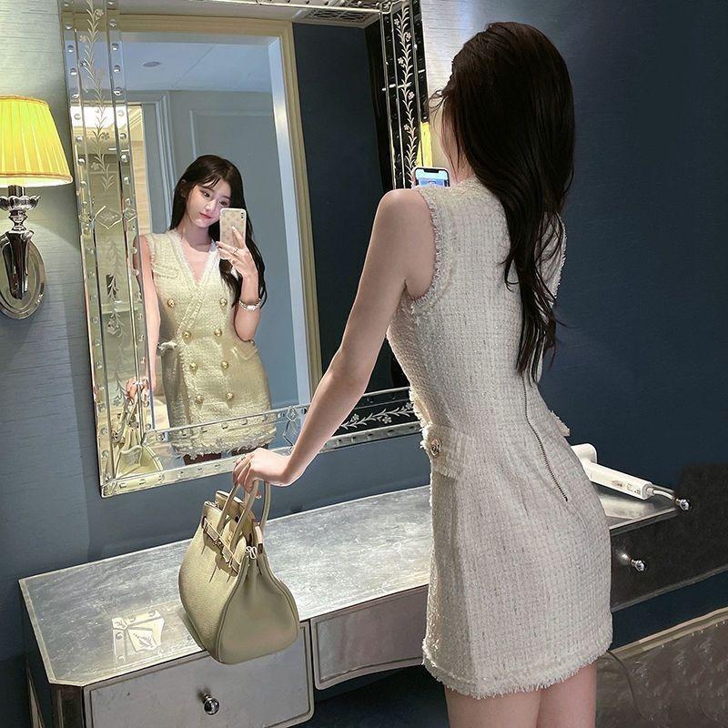 【Ready】Gaun berpelukan pinggul slim fit tanpa lengan V-neck putih gaya harum kecil gaya baru untuk selebriti internet wanita Casual Dress Panjang Pendek Linen Retro Hitam 5