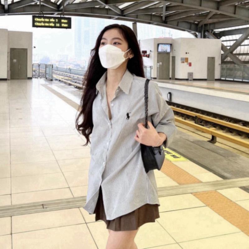 T-Áo sơ mi kẻ sọc thêu logo ngựa dài tay túi ngực, Sơ Mi Rapl Thêu Ngựa Kẻ Sọc Nam Nữ Mặc Đôi, Đi Học Chất Liệu Cao Cấp 1