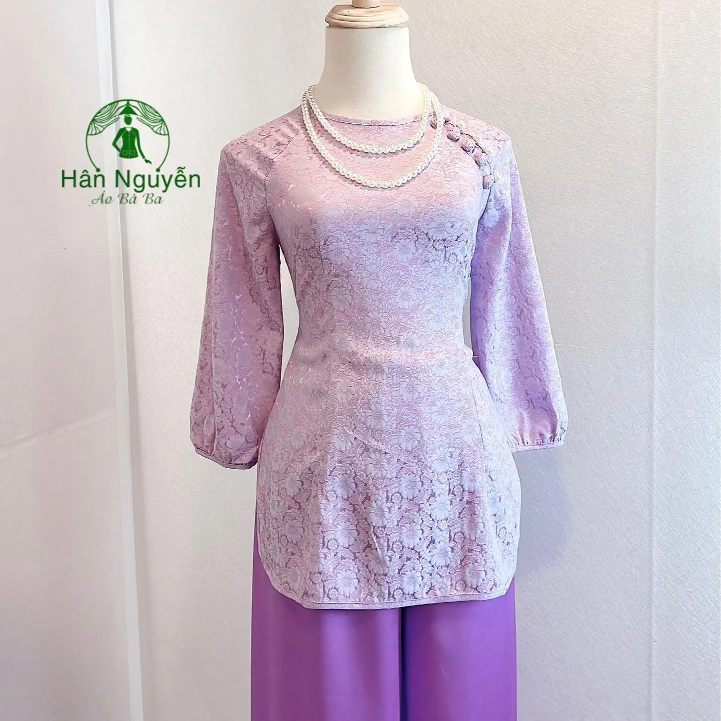 Pháp Phục Hân Nguyễn - B.A106 - Áo Bà Ba Gấm Hoa Cúc Tay Lửng Bo Cổ Tròn Dây Kéo Nút Tàu Nữ Women Top Kem