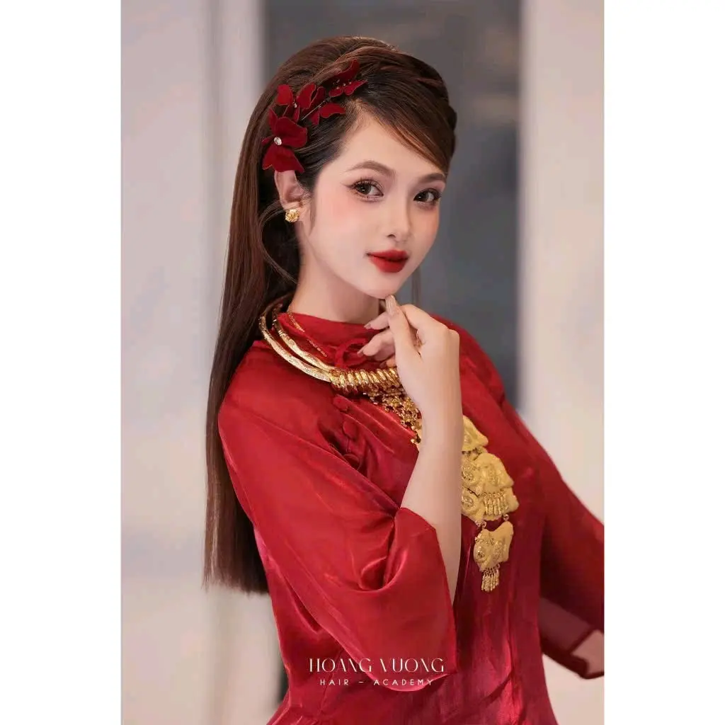 Bộ cài đỏ trắng xinh cho cô dâu phụ kiện vương miện