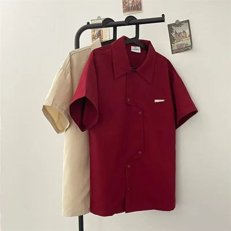 Áo Sơ Mi Ngắn Tay Màu Đỏ Bất Đối Xứng Thiết Kế Độc Đáo Cổ Điển Phong Cách Mỹ, Trang Phục Mùa Hè, Áo Đẹp Trai Ruan, Dành Cho Nam Và Nữ, Áo Thường Ngày