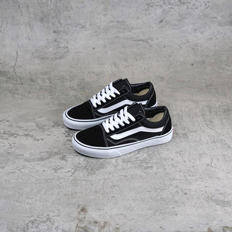 Sepatu snev black clasic 0