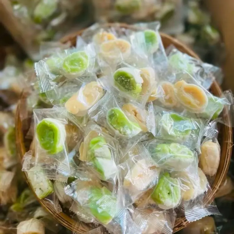 Kẹo dừa cuộn bánh tráng Đặc sản Bến Tre