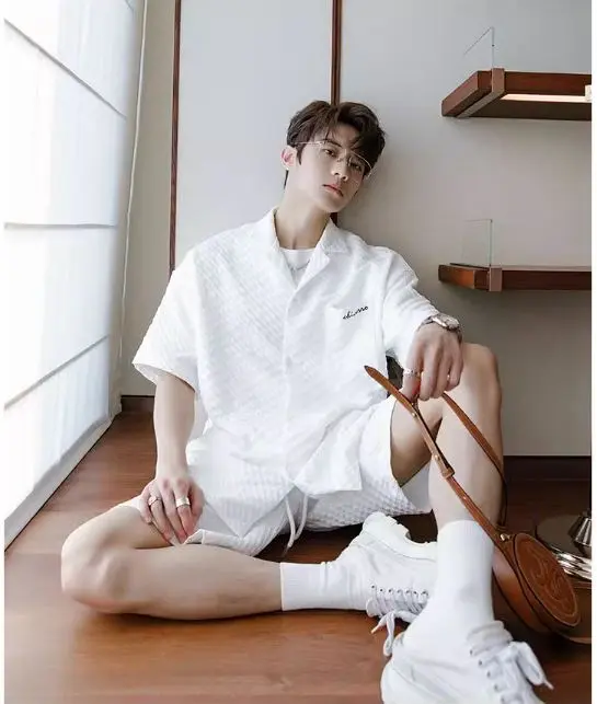 bộ sơ mi cộc tay vải cotton xốp thêu chữ SMC-01 0