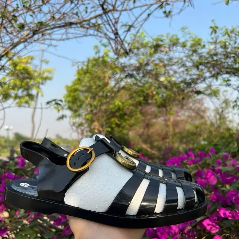 [ Rọ Gờ VàNg Khoá 2 vít] rọ cách mạng bóng cực cháy cao su đúc nguyên khối siez 36-44 kèm Hộp Sandal