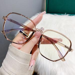 แว่นตาป้องกันแสงสีฟ้า มาใหม่ แฟชั่นข้ามพรมแดน กรอบสีดำเหลี่ยม สไตล์เรโทร แว่นตาสายตาสั้นธรรมดา กรอบแว่น