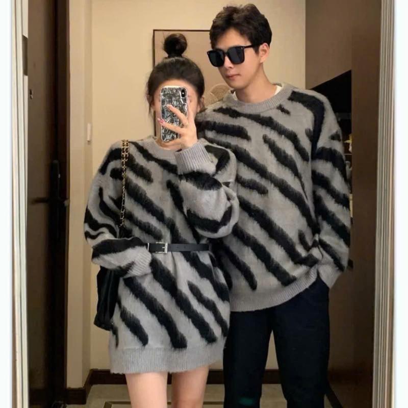 Áo len lông họa tiết vằn form rộng khỏe khoắn