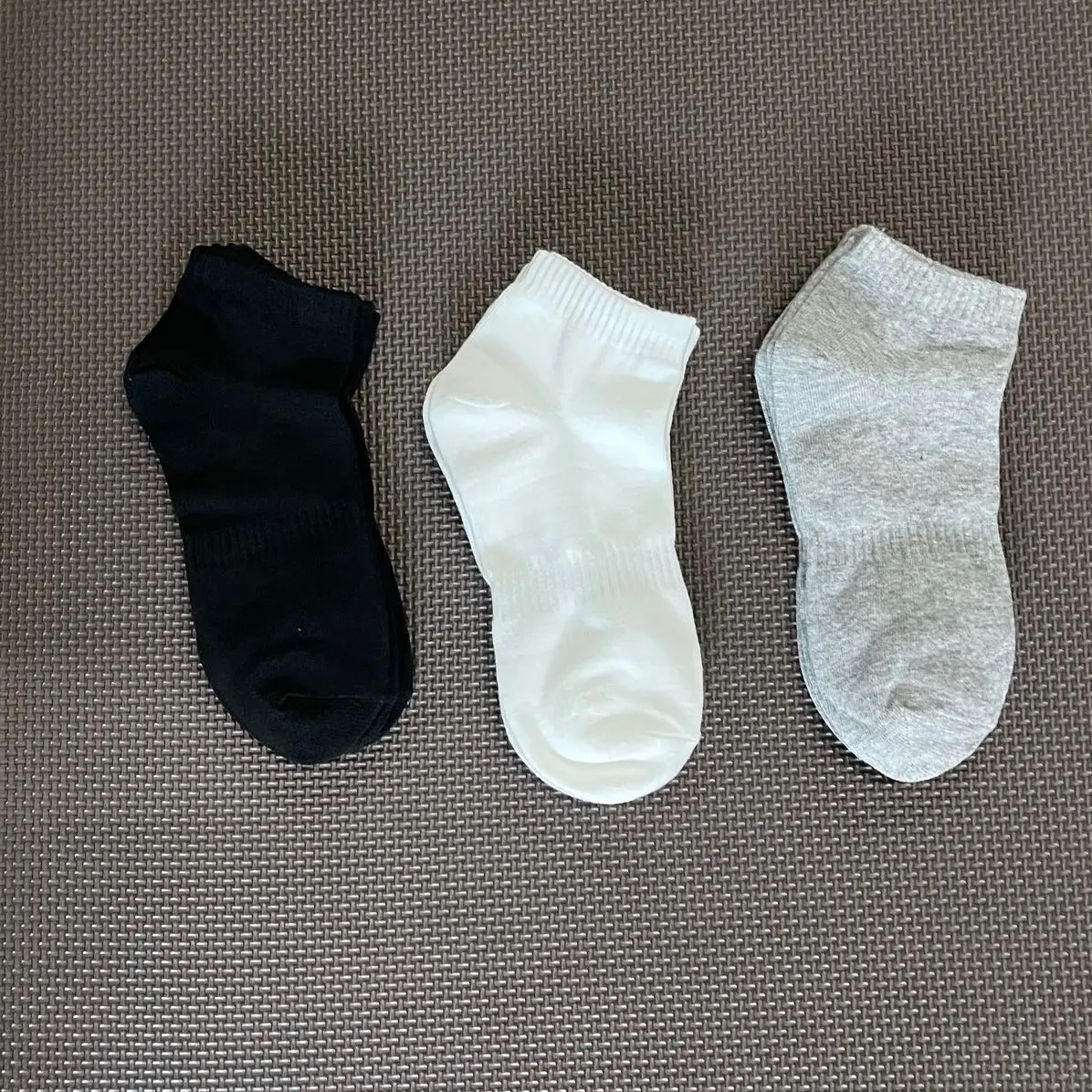 Tất trơn/có họa tiết cổ 5cm 3 màu bassic trẻ trung dành cho nam nữ đi bốn mùa. Tre Cotton