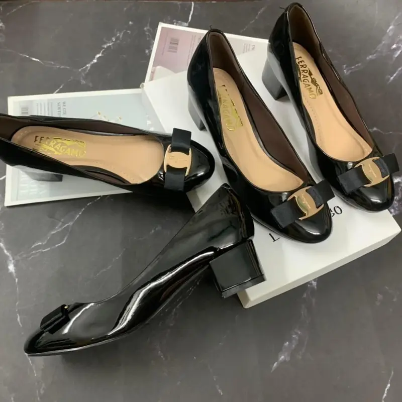 Giày cao gót 3 phân mũi tròn gót vuông chất liệu xi bóng phối nơ SVT_A893SVT Nữ Shoes Đế Cao 0