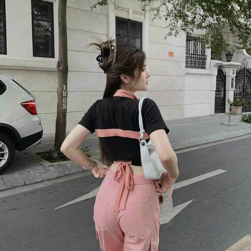 SÉT BỘ QUẦN KAKI TÚI HỘP KÈM ÁO THUN CỔ TRỤ THÊU  MÀU Y HÌNH  Hack Dáng Siêu Đỉnh Top Nữ Kem Women Màu Đen