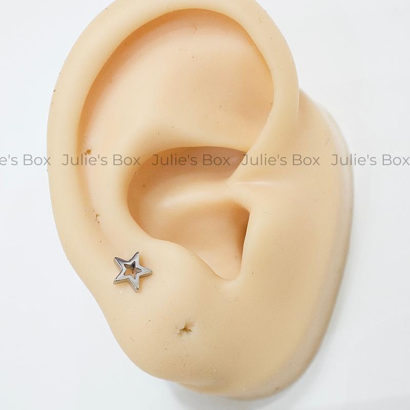[1 Chiếc] [BẤM] Khuyên tai Unisex Ngôi Sao Rỗng Nhỏ Màu Bạc Không Gỉ Sét Không Ngứa Không Đen Julies Box 66 6