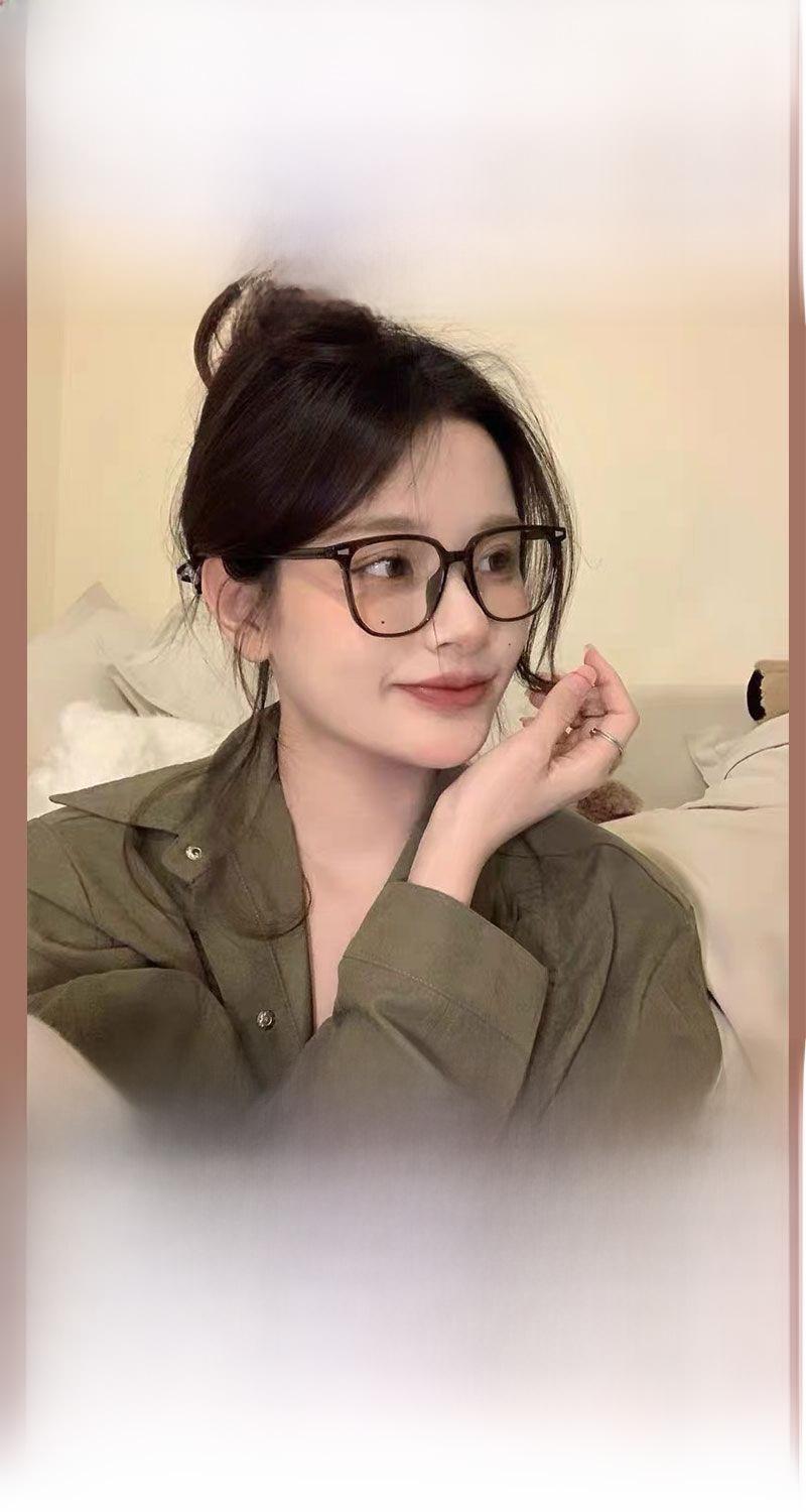 Product Introduction of New Trendy Prescription Glasses Square Frame Ultra-light Non-prescription Glasses TikTok Hot Style Glasses Frame Anti-blue Light Compatible with Prescription PC Material 2