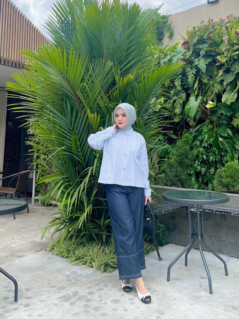 Product Introduction of Kemeja Crop Top Stripe Oversize Baju Wanita Motif Garis-Garis Fit Formal 5