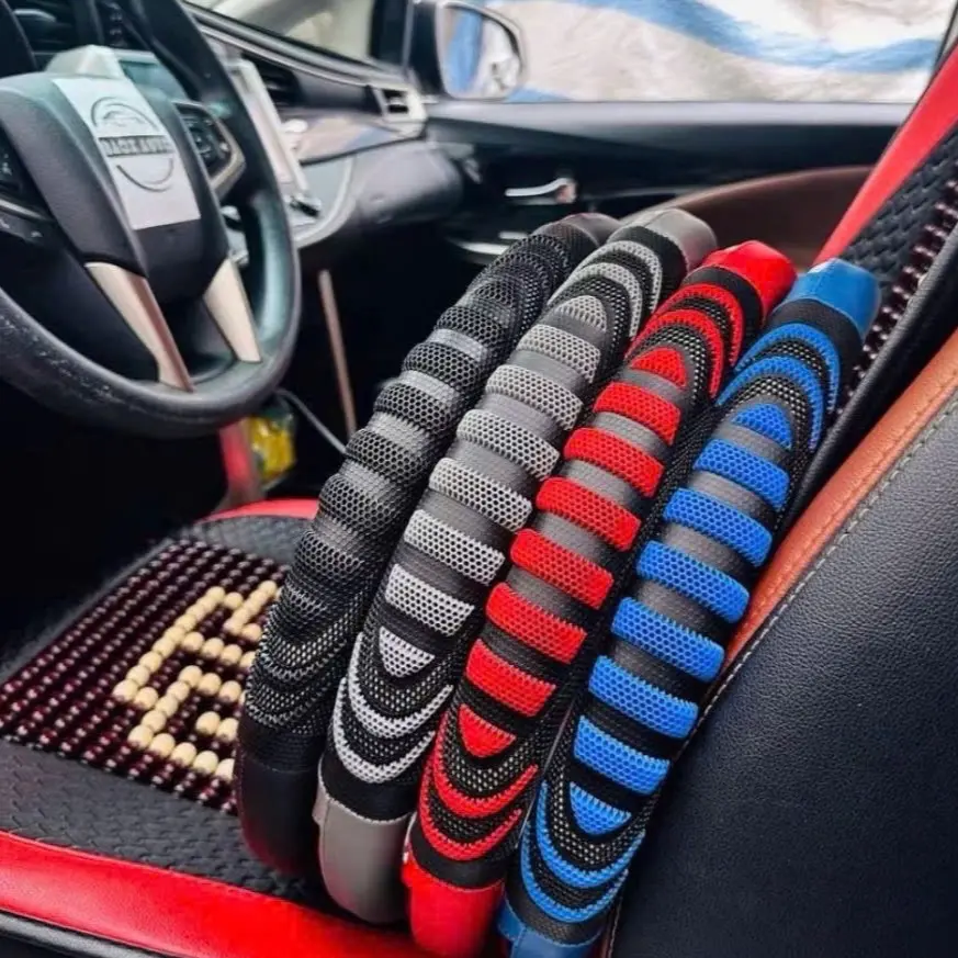 (Kèm Quà Tặng) Bọc Vô Lăng Luxury Car Vân Carbon Phối Da Nhiều Màu Size 36cm-49cm Cho Xe Con Và Xe Tải