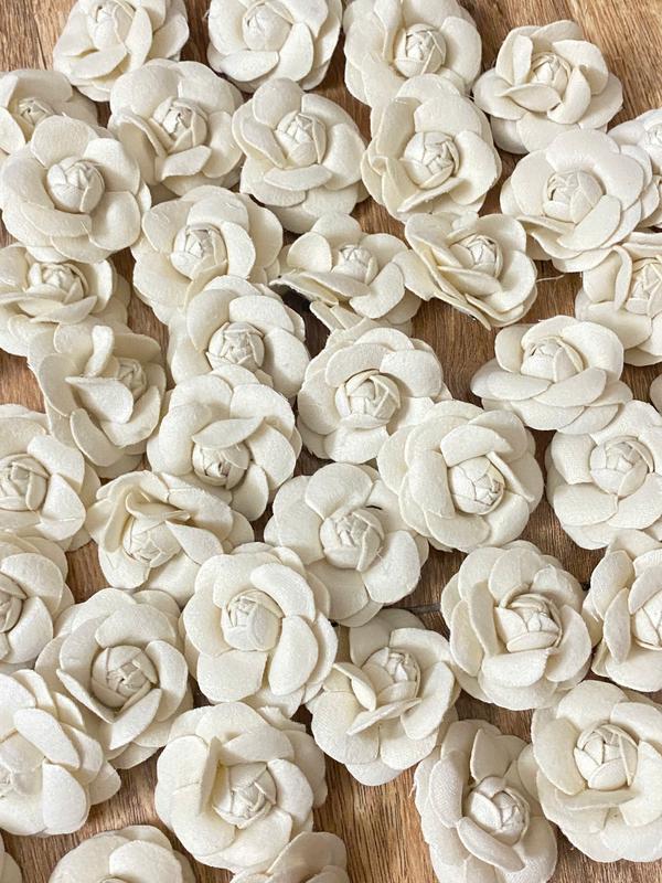 Ngolas - Hoa Trà Dạ Cao Cấp cấp Handmade Màu Nude Có Ghim Sau Cài Áo 3