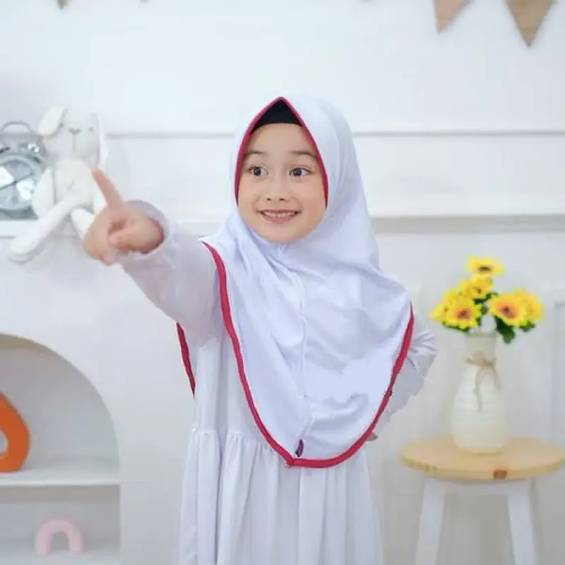 Hijab Anak Sekolah List Merah Jersey Terbaru - Risani Hijab 3