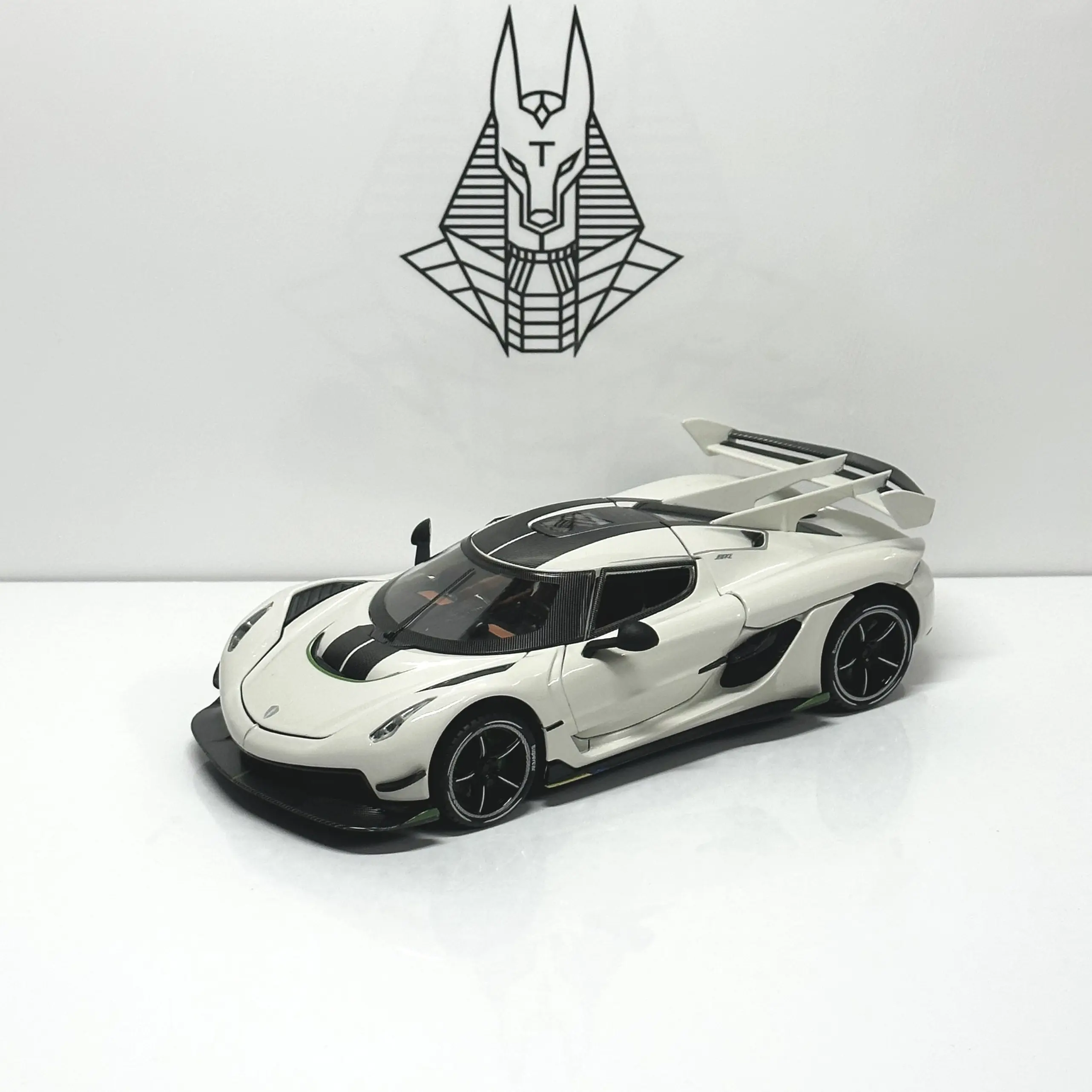 Mô Hình Xe Ôtô Kim Loại 1/24 Siêu Xe KOENIGSEG JESKO Dùng Để Trưng Bày Bàn Làm Việc, Làm Đồ Chơi Trẻ Em Toy