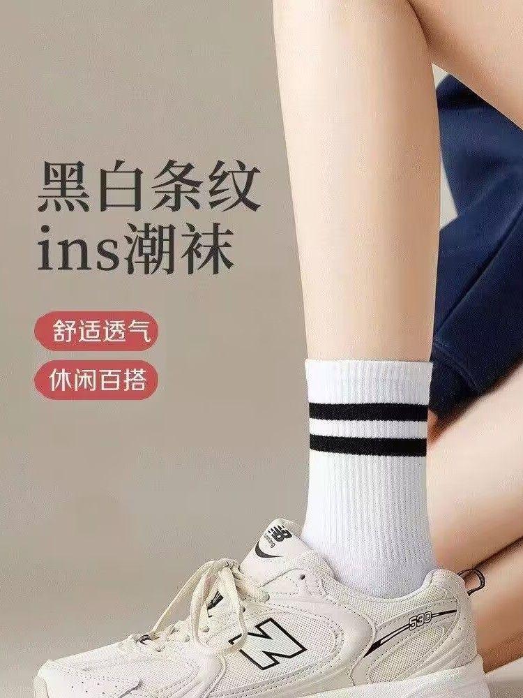 Product Introduction of Stokin Berjalur, Kapas Hitam dan Putih, Stok Pertengahan Betis Pasangan, Untuk Lelaki dan Wanita, Sesuai untuk Musim Bunga, Musim Luruh dan Musim Sejuk, Stoking, Bergaya dan Serba guna, 2025 1