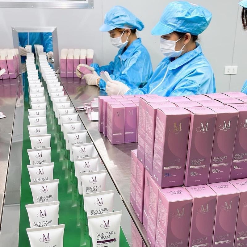 Kem Chống Nắng B3+ MNC SPF 50+ Dưỡng Body Nữ 2