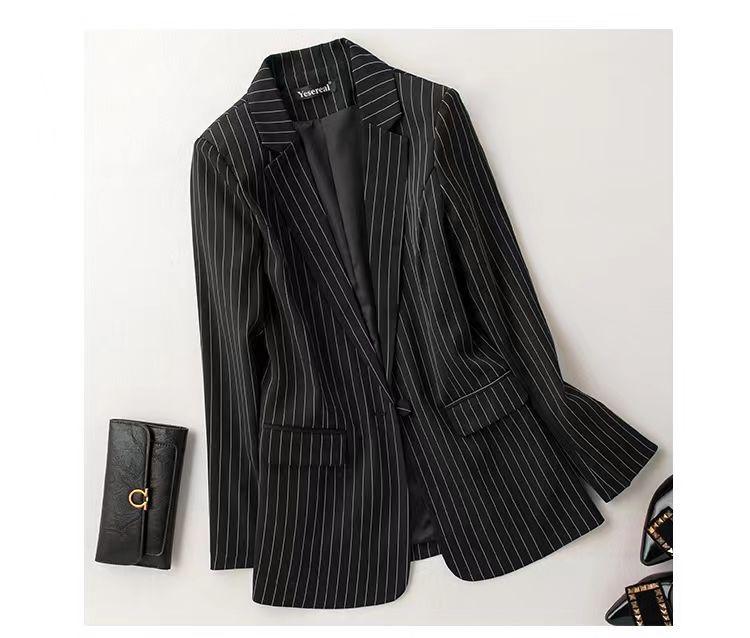 Product Introduction of Áo Khoác Blazer Sọc, Dành Cho Nữ, Phong Cách Hàn Quốc, Hàng Mới Về Mùa Xuân Và Mùa Thu 2024, Dễ Phối Đồ, Ngoại Cỡ, Bộ Đồ Hợp Xu hướng, Đánh Giá Tích Cực 703, Thích Hợp Cho Mùa Xuân Và Mùa Thu 6