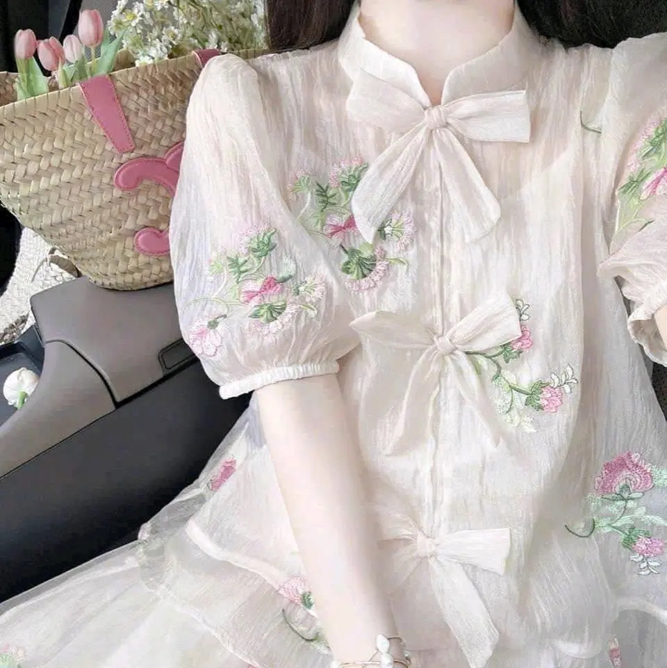 (eo<72 ngực<86) SÉT ÁO ĐÍNH NƠ CÓ KHOÁ KÉO PHỐI CHÂN VÁY VIỀN REN LAI
