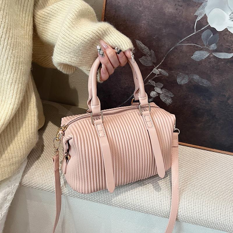 Product Introduction of High-quality Hand-held Bowling Bag Women's Autumn and Winter Simple and Fashionable Shoulder Bag Feeling Messenger Bag Bag 6609-521 15